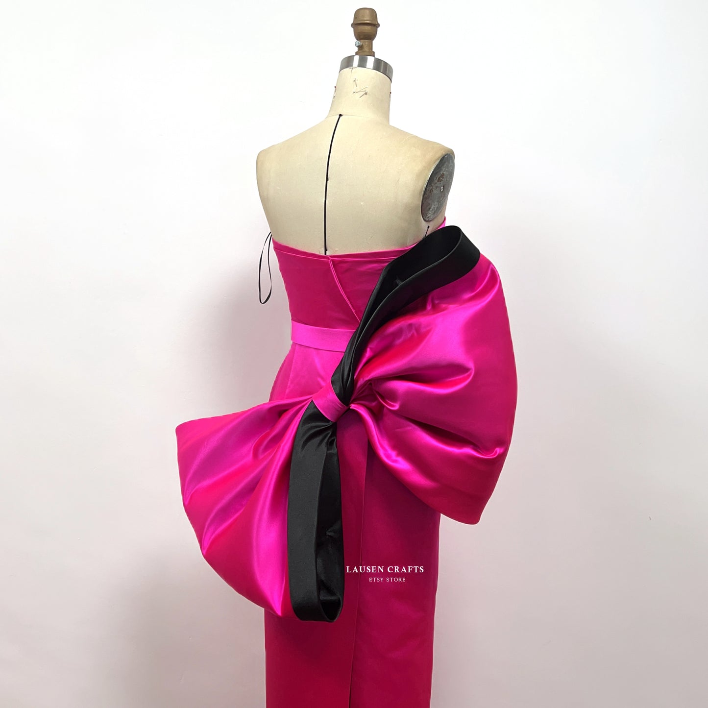gentlemen prefer blondes pink bow dress Marilyn Monroe's iconic pink dress in Gentlemen Prefer Blondes